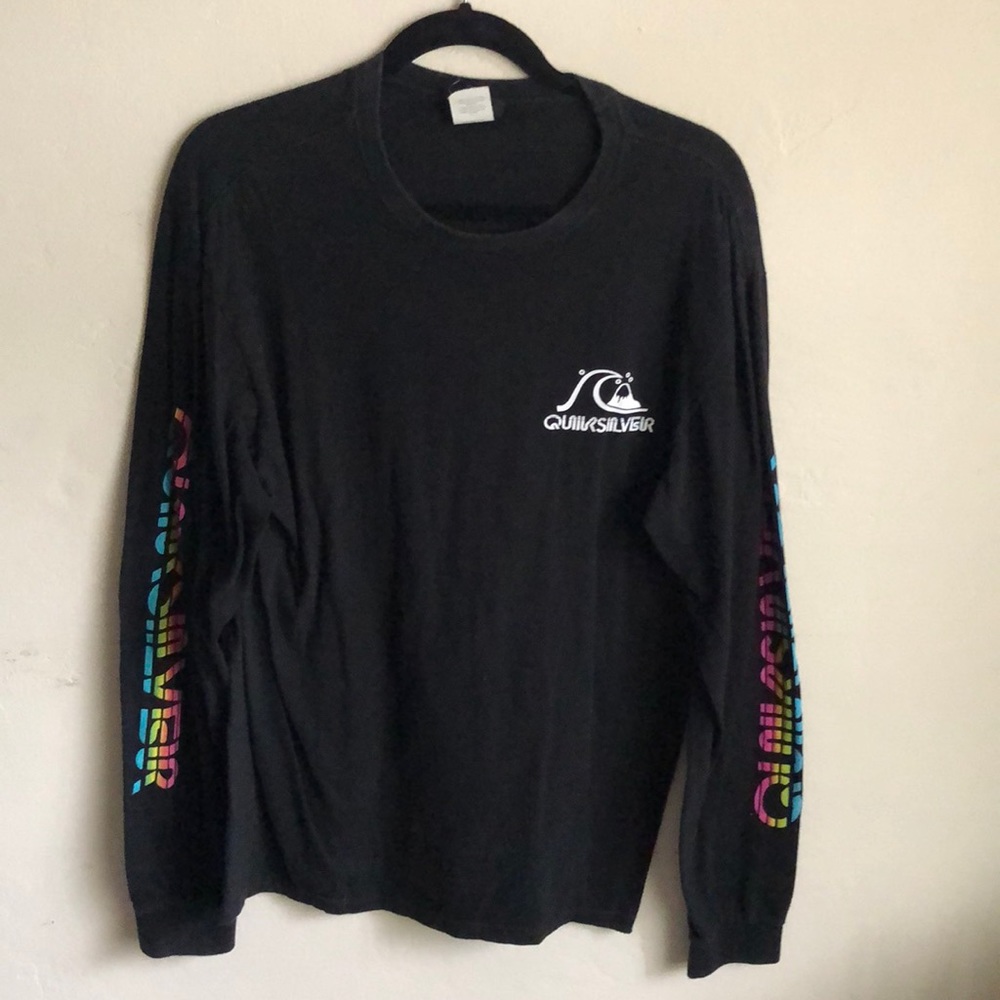 Men’s long sleeve Quicksilver tee.